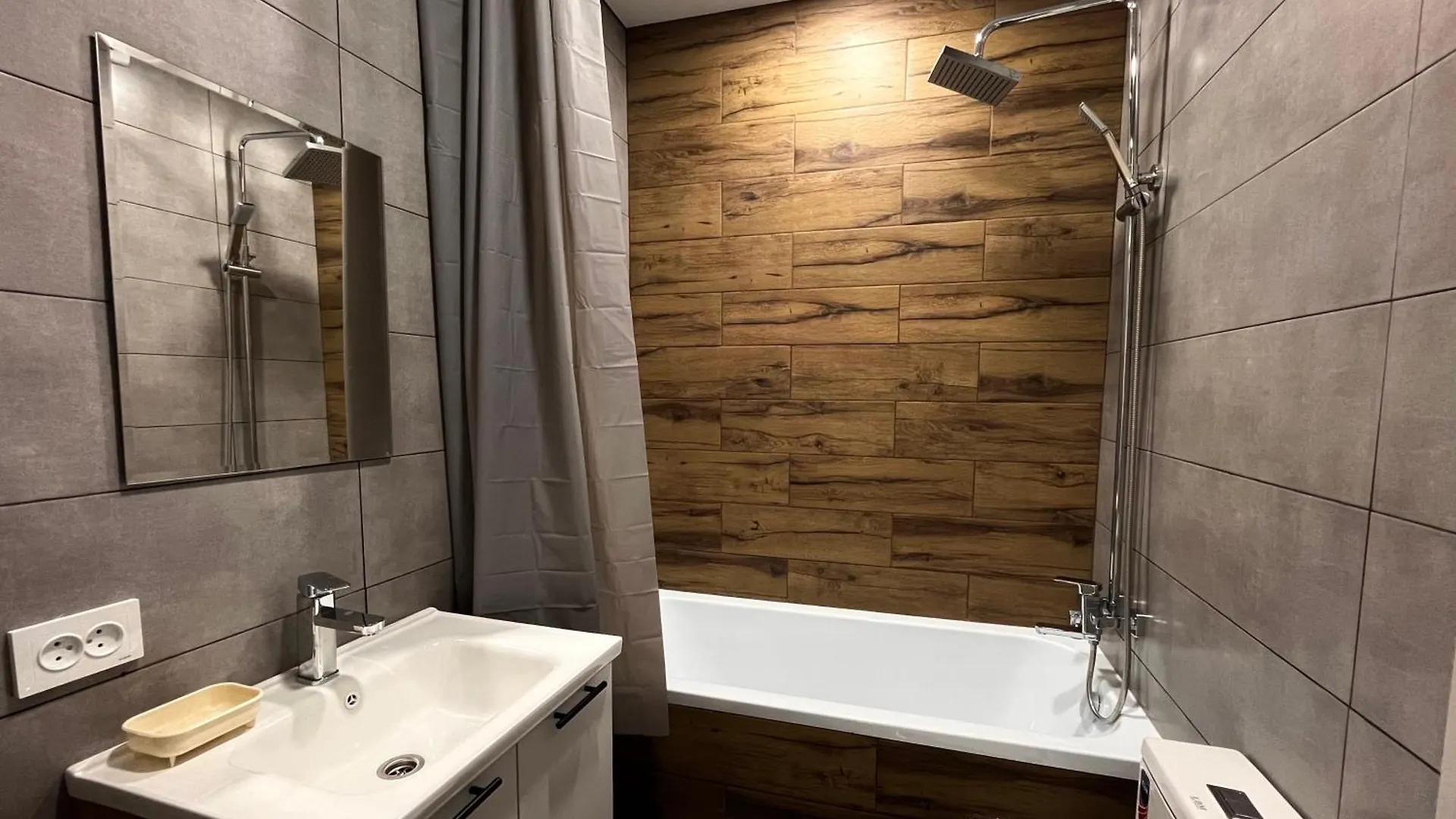 Great Raiymbek Residence 17, 1Br & Drinking Water As A Gift Almaty Apartment