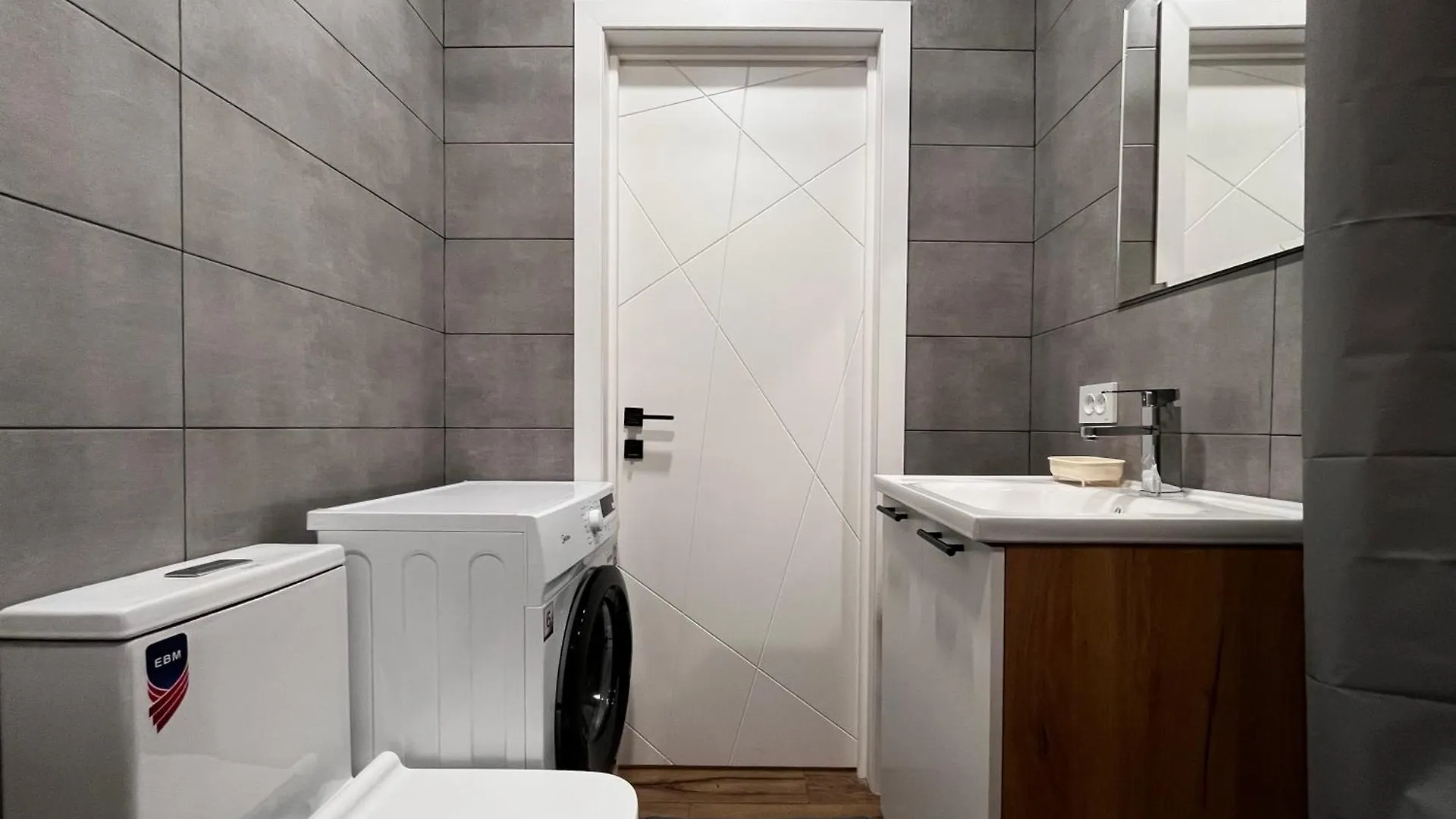 Great Raiymbek Residence 17, 1Br & Drinking Water As A Gift Almaty
