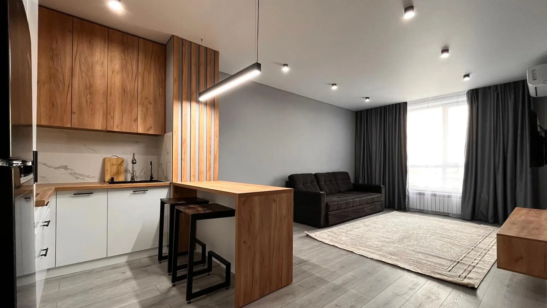 Apartment Great Raiymbek Residence 17, 1Br & Drinking Water As A Gift Almaty