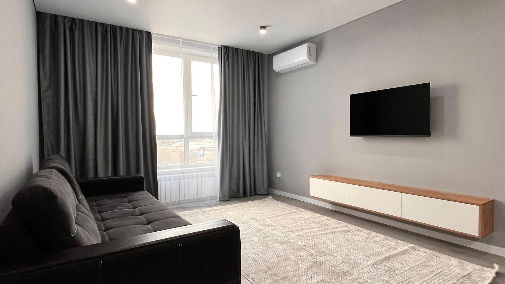 Apartment Great Raiymbek Residence 17, 1Br & Drinking Water As A Gift Almaty