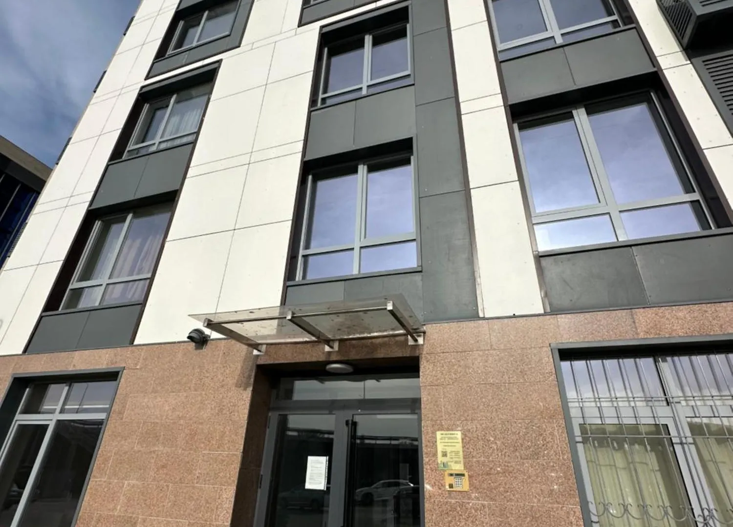Great Raiymbek Residence 17, 1Br & Drinking Water As A Gift Almaty